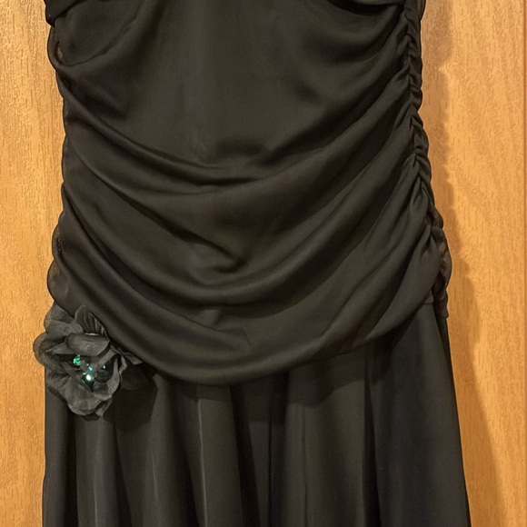 Windsor black sharkbite halter dress - Picture 3 of 13